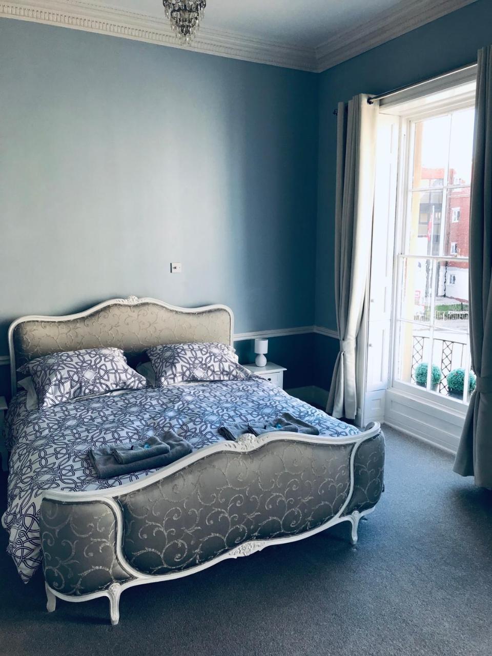 Regency Rooms Guesthouse 첼튼엄 외부 사진