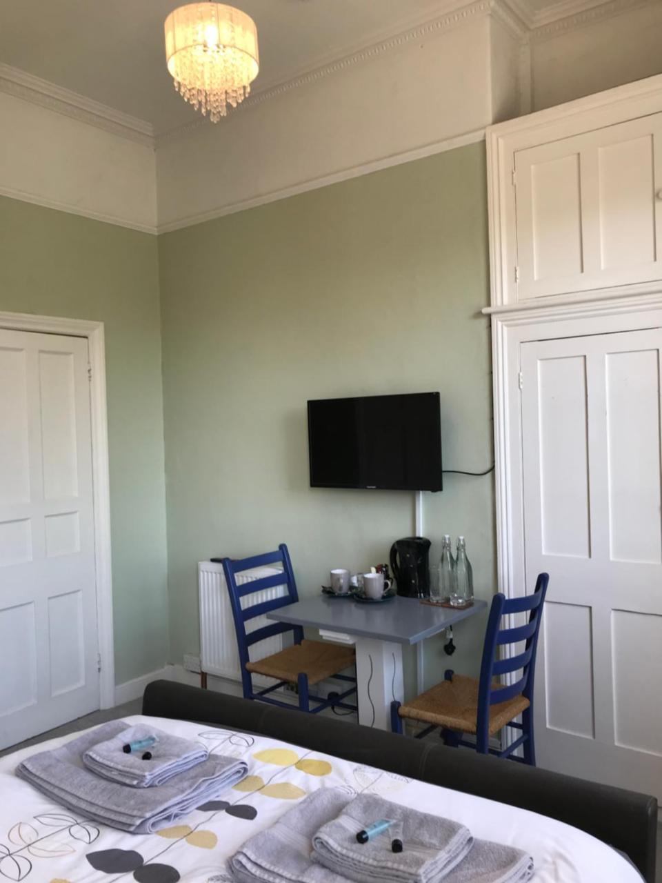 Regency Rooms Guesthouse 첼튼엄 외부 사진